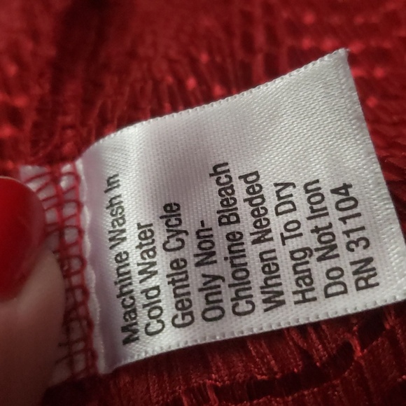 Kim Roger's Lady's Sleeveless Silky Textured in Ruby Red ♥ - Picture 7 of 7